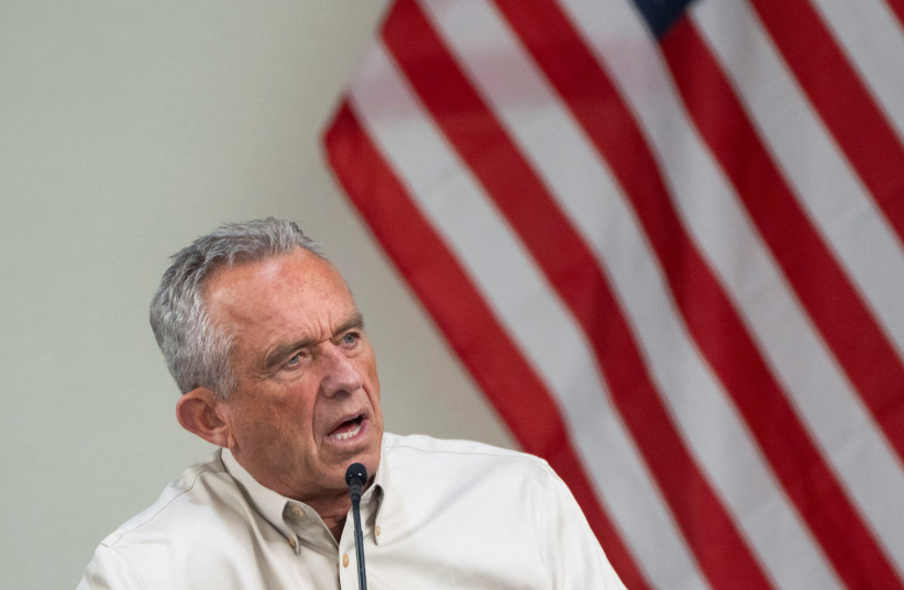  Independent presidential candidate Robert F. Kennedy Jr. holds a roundtable discussion on local impacts of the influx of migrants across the U.S.-Mexico border, with Cochise County law enforcement, elected officials and community members, at Cochise College in Sierra Vista, Arizona, U.S. February 6 (credit: REUTERS/REBECCA NOBLE)