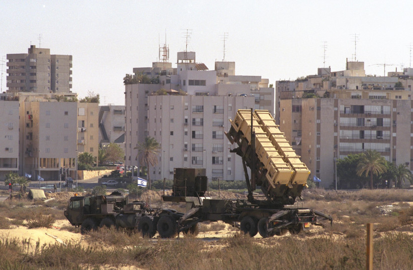  A PATRIOT missile interceptor in Tel Aviv ready to shoot down Scud missiles fired from Iraq. (credit: Nathan Alpert/GPO)
