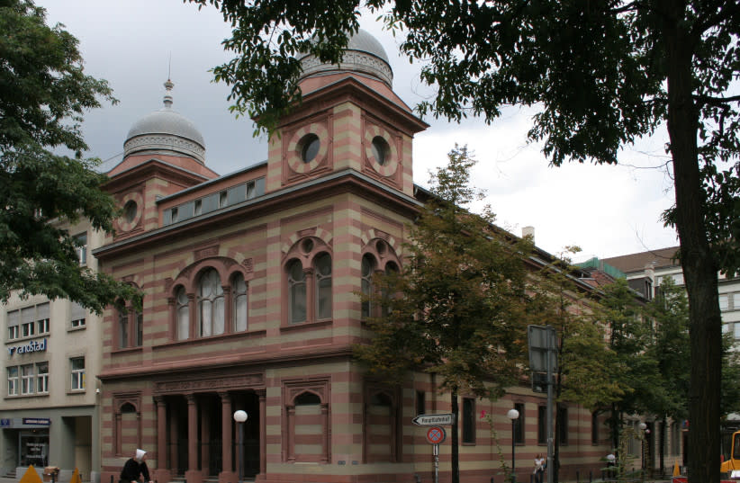  Sinagoga de Zúrich (credit: Ikiwans/Wikimedia Commons)