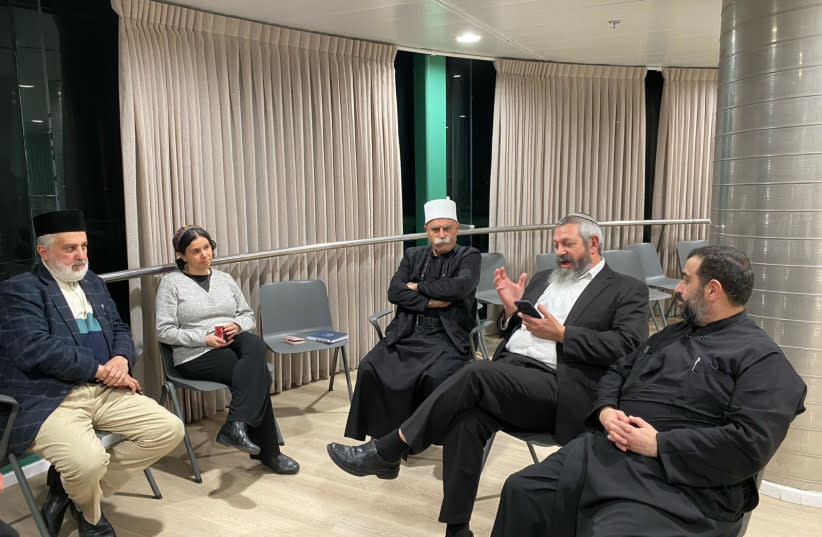 Líderes religiosos de Haifa asisten a una de las reuniones organizadas por el Laboratorio de Estudios Religiosos de la Universidad de Haifa. (credit: UNIVERSITY OF HAIFA)