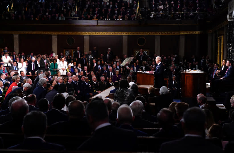 El presidente de EE.UU., Joe Biden, pronuncia su tercer discurso sobre el Estado de la Unión en la Cámara de Representantes del Capitolio de EE.UU. en Washington, DC, EE.UU., el 07 de marzo de 2024. (credit: Shawn Thew/Reuters)