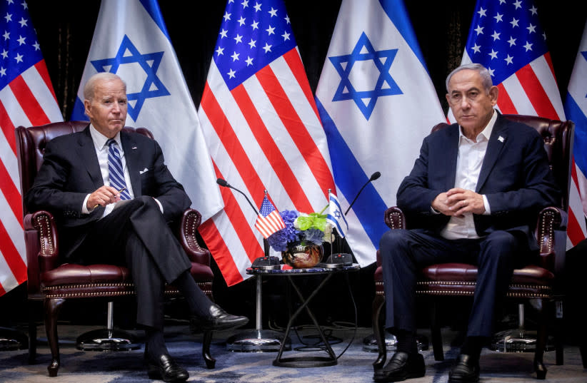  El presidente de Estados Unidos, Joe Biden (izquierda), hace una pausa durante una reunión con el primer ministro israelí, Benjamin Netanyahu (derecha), para hablar sobre la guerra entre Israel y Hamás, en Tel Aviv, Israel, el miércoles 18 de octubre de 2023. (credit: Miriam Alster/Pool via REUTERS//File Photo)
