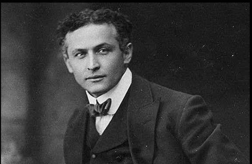  Harry Houdini around 1907  (credit: PUBLIC DOMAIN)
