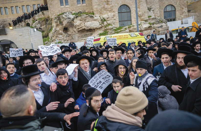  HAREDIM SCUFFLE with police as they protest WoW bringing in Torah scrolls to hold Rosh Hodesh prayers at the Kotel, March 2022.  (credit: FLASH90)