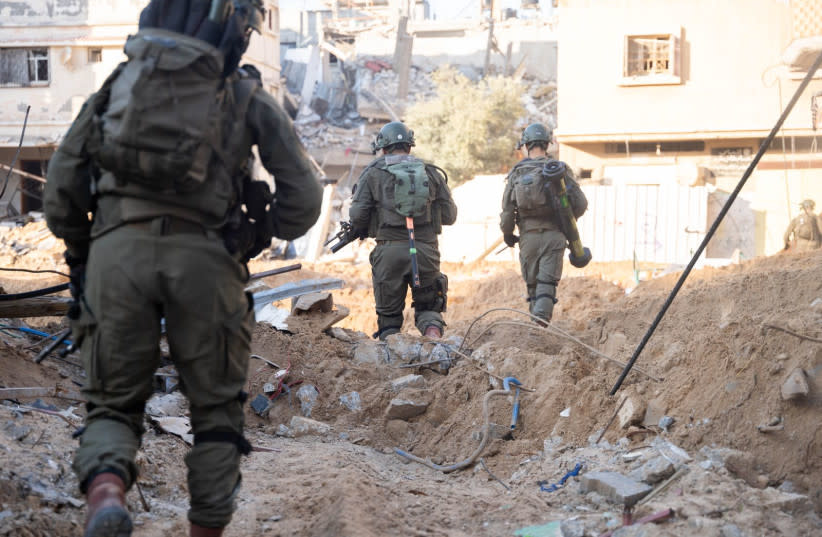 Soldados de las FDI operan en la Franja de Gaza, 28 de marzo de 2024. (credit: IDF SPOKESPERSON'S UNIT)