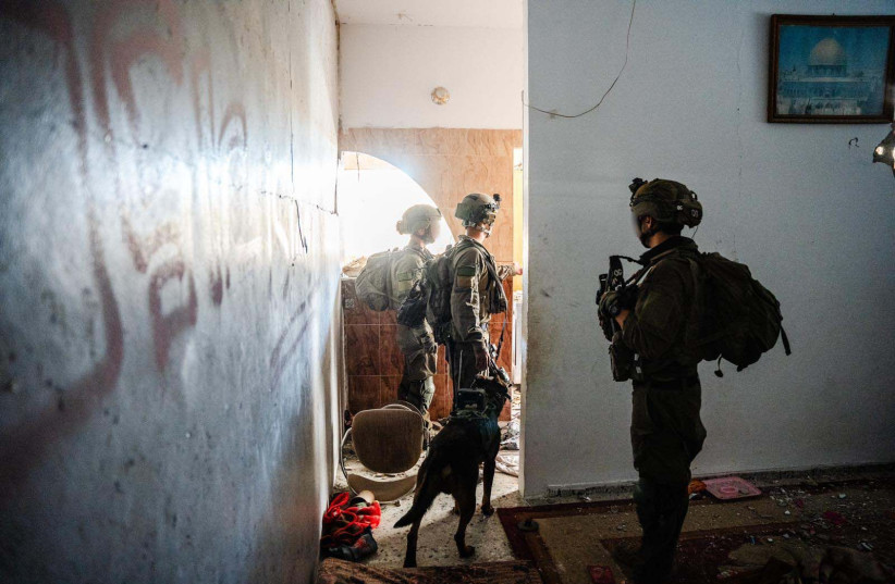 IDF troops operating in the Al Amal neighborhood in Khan Yunis, March 30, 2024.