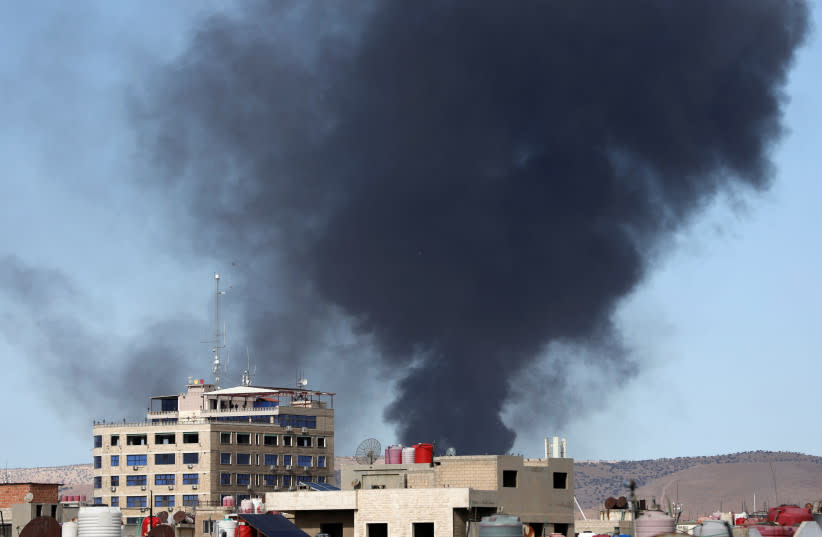 El humo se eleva desde la ciudad de Qamishli, en el noreste de Siria, controlada por los kurdos, 5 de octubre de 2023. (credit: REUTERS/Orhan Qereman)