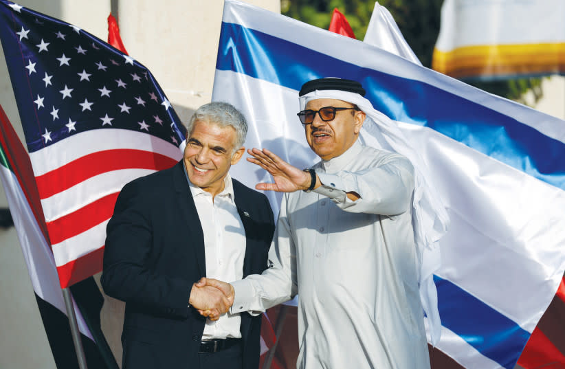Al Zayani y Lapid se reúnen en Cumbre Néguev; Acuerdos de Abraham con aprobación de Riad  (credit: AMIR COHEN/REUTERS)