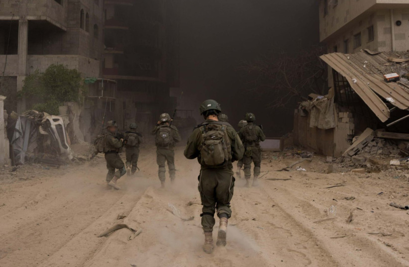 IDF soldiers operate in the Gaza Strip. 2024