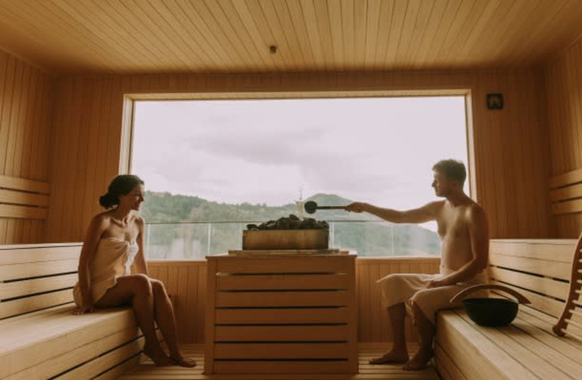 Baño tradicional en la sauna (credit: INIMAGE)
