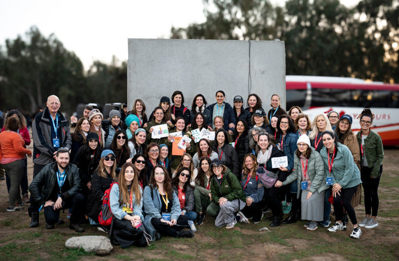 A group shot of the Momentum Mother to Mother mission. (credit: AVIRAM VALDMAN)
