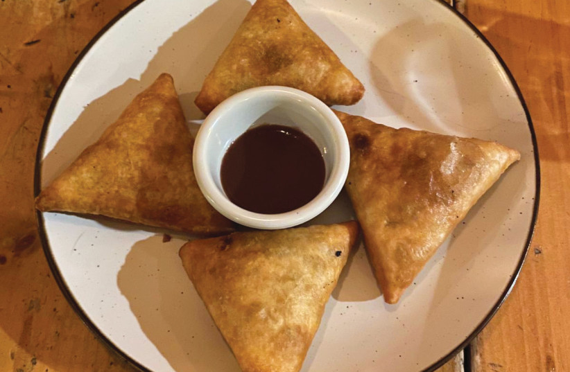  SAMOSA ORDERED for appetizer: Well-seasoned pastries filled with lentils and sun-dried tomato. (credit: HOWARD BLAS)