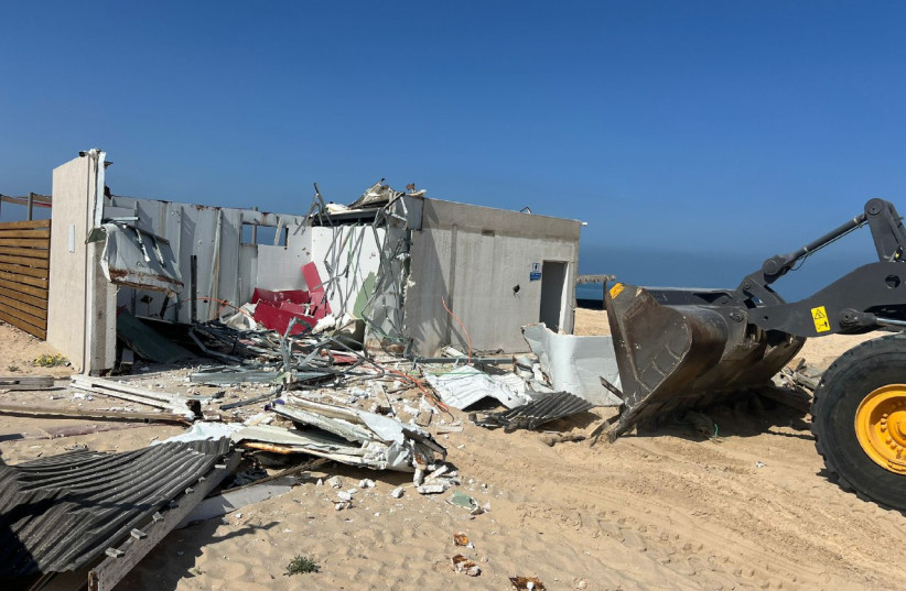  Destruction of damaged facilities on Zikim Beach to allow for reconstruction efforts, April 4, 2024. (credit: Ashkelon Beach Spokesperson and Advocacy)