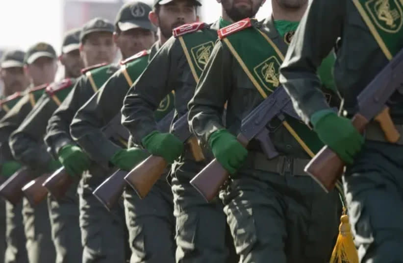 Guardias Revolucionarios   (credit: REUTERS/CAREN FIROUZ)
