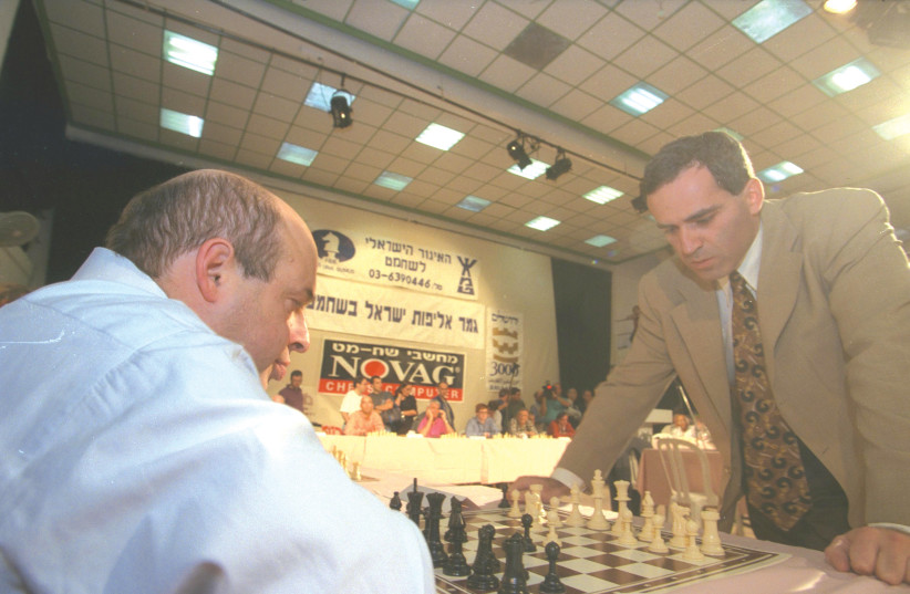  THEN-WORLD CHESS champion Garry Kasparov (right) playing against Natan Sharansky during a simultaneous match against 25 competitors in Jerusalem, in 1996. (credit: Avi Ohayon/GPO)
