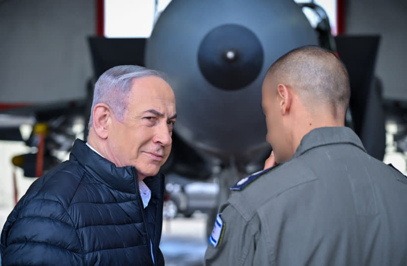 El Primer Ministro Netanyahu en la base aérea de Tel Nof (11/4/2024)