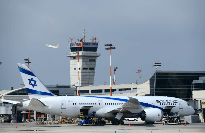  Un Boeing Dreamliner de El Al se prepara para su próximo vuelo en el aeropuerto Ben Gurion el mes pasado. (credit: TOMER NEUBERG/FLASH90)