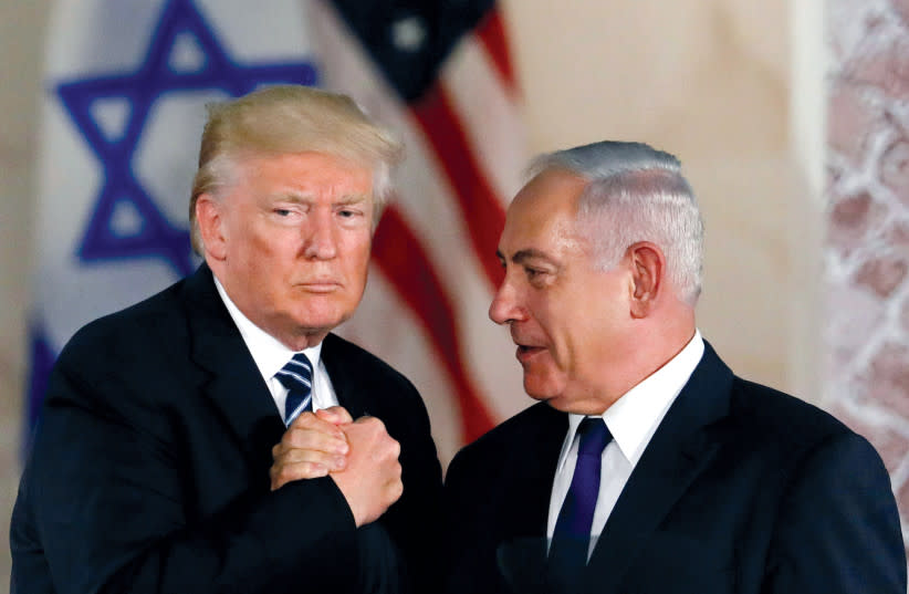  El presidente Donald Trump y el primer ministro Benjamin Netanyahu en el Museo de Israel en Jerusalén el 23 de mayo de 2017. (credit: RONEN ZVULUN/REUTERS)