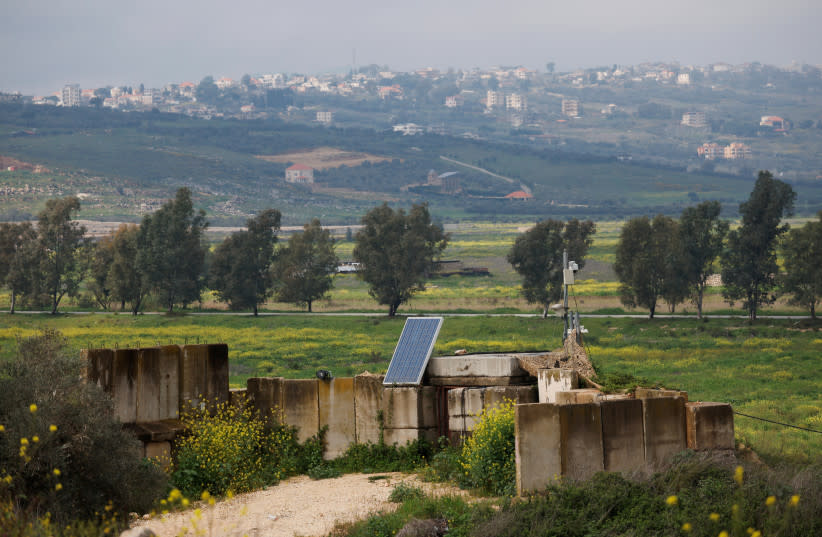  Un puesto de observación militar israelí domina la frontera de Israel con Líbano, en medio de las actuales hostilidades transfronterizas entre Hezbolá y las fuerzas israelíes, en el norte de Israel 19 de marzo de 2024. (credit: CARLOS GARCIA RAWLINS/REUTERS)