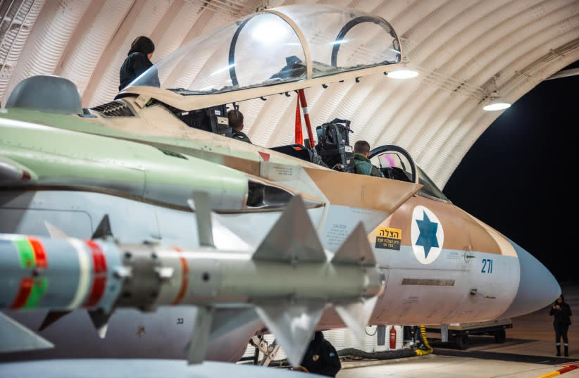 Avión de la Fuerza Aérea de Israel tras interceptar drones y misiles iraníes. 14 de abril de 2024.