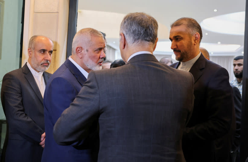  El ministro de Asuntos Exteriores de Irán, Hossein Amir Abdollahian, se reúne con el máximo dirigente del grupo palestino Hamás, Ismail Haniyeh, en Doha, Qatar, el 20 de diciembre de 2023. (credit: IRAN'S FOREIGN MINISTRY/WANA (WEST ASIA NEWS AGENCY)/HANDOUT VIA REUTERS)