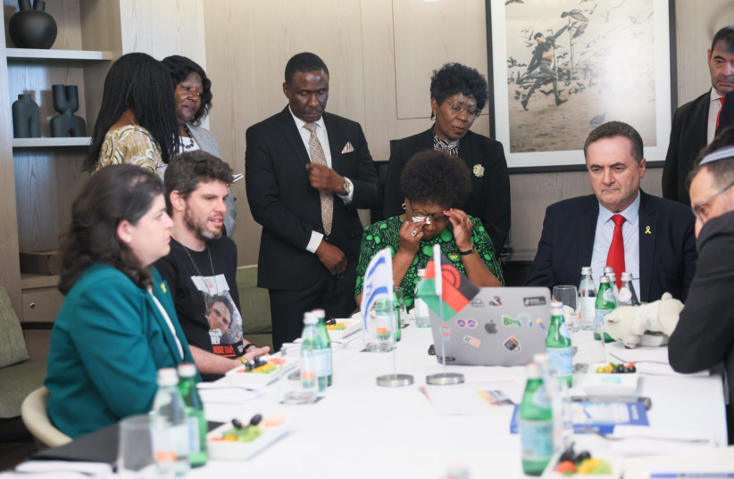  Malawi FM meets with Israeli FM and family members of the hostages. (18/4/2024) (credit: SIVAN SHACHOR)