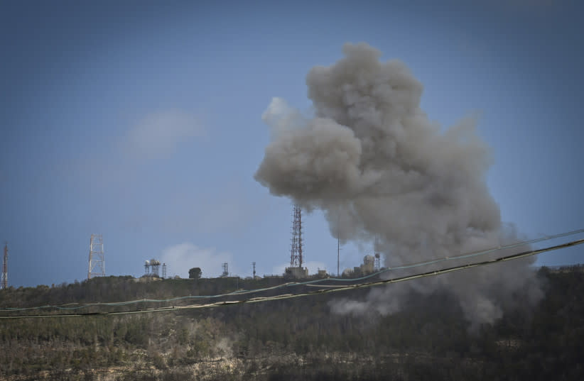  Ataque con cohetes pesados que cayeron en el kibutz de Hanita, en el norte de Israel, el 21 de abril de 2024. (credit: MICHAEL GILADI/FLASH90)