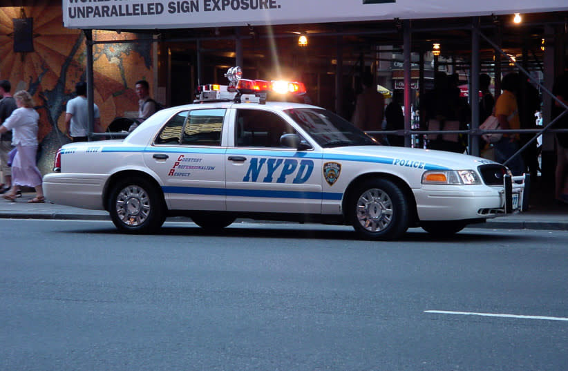  Un coche de la policía de Nueva York. (credit: Wikimedia Commons)