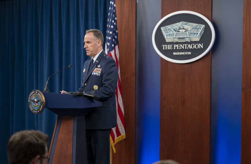  El Portavoz del Pentágono, Brig. Gen. Pat Ryder, ofrece una conferencia de prensa en el Pentágono, Washington, DC, el 31 de agosto de 2023. (crédito: Foto del Departamento de Defensa por el Cabo Mayor de la Fuerza Aérea de EE. UU. Cesar J. Navarro)