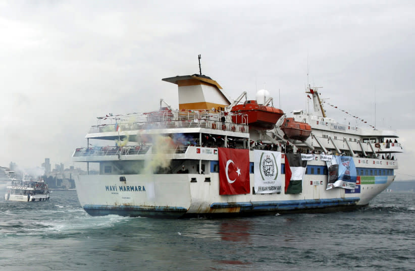  El buque turco Mavi Marmara, que transporta a activistas propalestinos para formar parte de un convoy humanitario, zarpa del puerto de Sarayburnu en Estambul (Turquía) el 22 de mayo de 2010. (credit: REUTERS)
