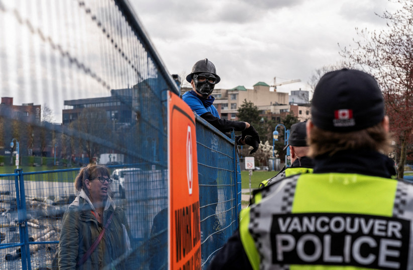  A Crab Park resident exchanges words with Vancouver Police,  Vancouver, British Columbia, Canada March 25, 2024.   (credit: REUTERS/Paige Taylor White)
