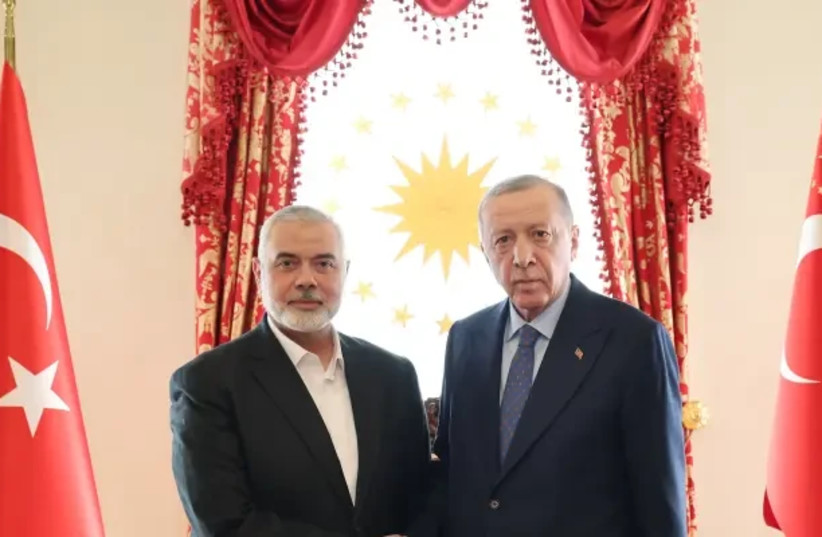  Haniyeh and Erdogan (credit: Arab networks)