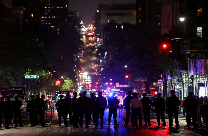  NYPD law enforcement officials hold a perimeter of closed streets surrounding Columbia University anti-Israel encampment (credit: REUTERS/CAITLIN OCHS/FILE PHOTO)