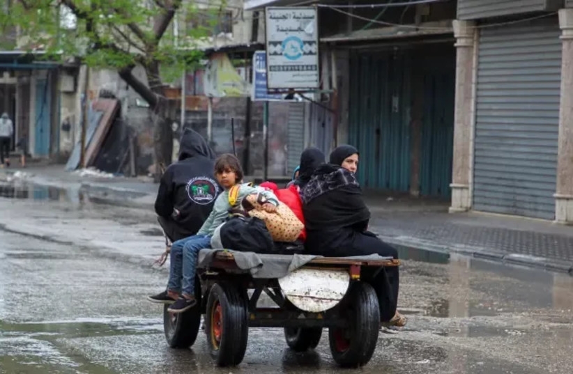 Residents evacuate Rafah