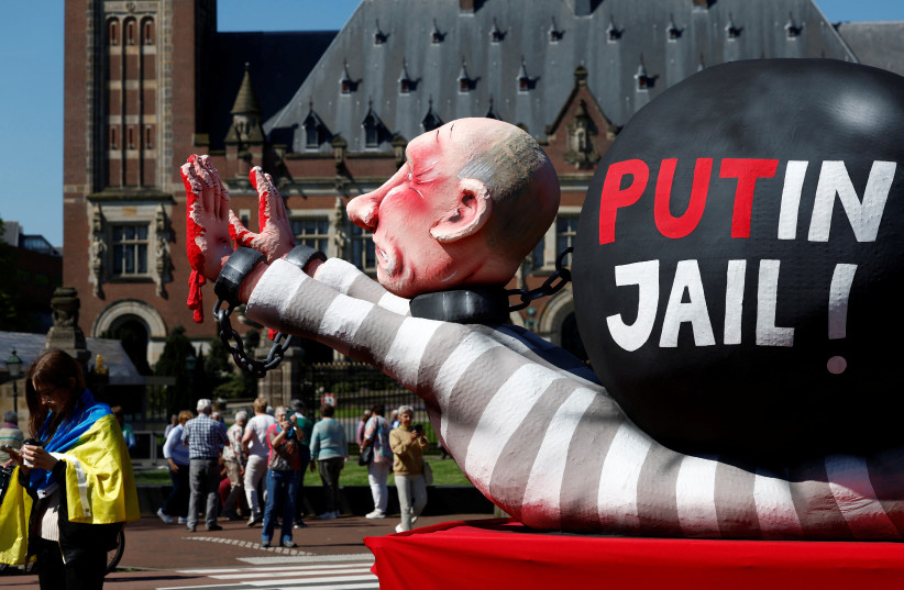  Protesters call for Russian President Putin to go to jail instead of another term in the Kremlin, in The Hague (credit: REUTERS/PIROSCHKA VAN DE WOUW)
