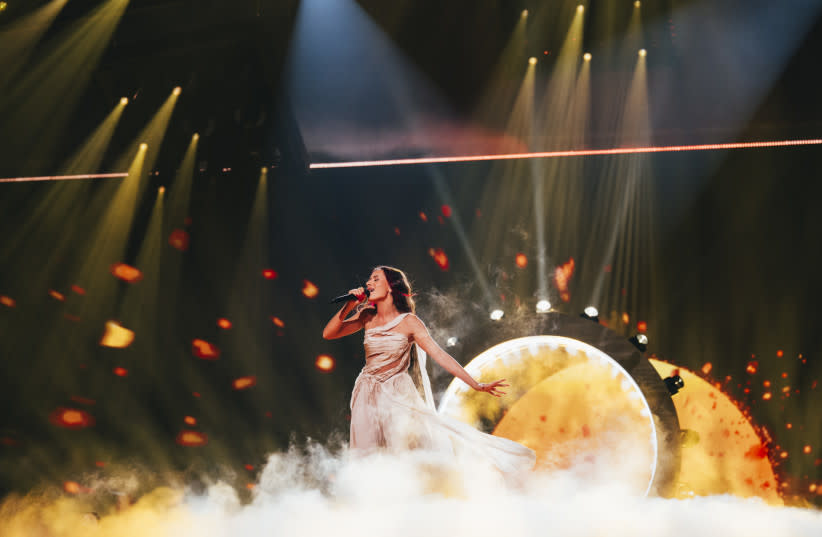  La concursante israelí de Eurovisión Eden Golan ensaya su canción ''Hurricane'' antes de su actuación en las semifinales en Malmo, Suecia, el 3 de mayo de 2024. (credit: SARAH LOUISE BENNETT/EBU)