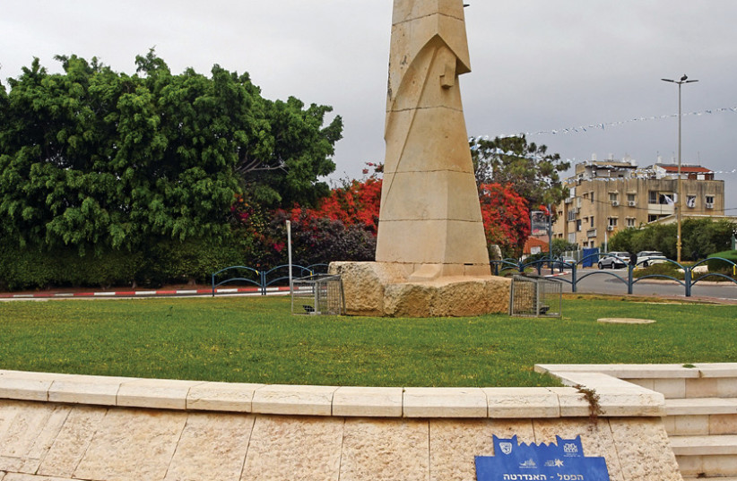A large white statue of Lord Melchett in Tel Mond, Israel (credit: ITZIK MAROM)