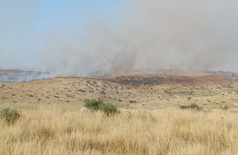  Fire on route 444 near Rosh Ha'ayin, May 25, 2024. (credit: FIRE AND RESCUE SERVICE)