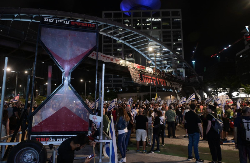  Protesters take to Kaplan Street in Tel Aviv demanding the government to accept a hostage release deal and immediate new elections May 25, 2024. (credit: AVSHALOM SASSONI/MAARIV)