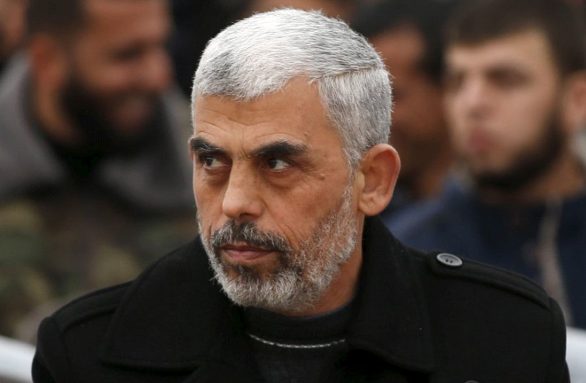 El líder de Hamás, Yahya Sinwar, asiste a un mitin en Jan Yunis, en el sur de la Franja de Gaza, el 7 de enero de 2016
