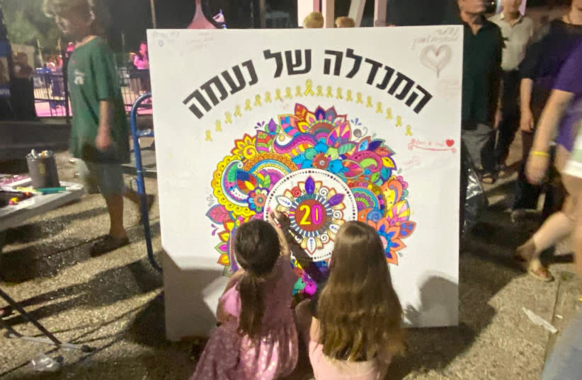  Niños colorean la mandela de Naama en medio de manifestaciones en todo el país pidiendo elecciones inmediatas y la liberación de los rehenes, 22 de junio de 2024.  (credit: Via Maariv)