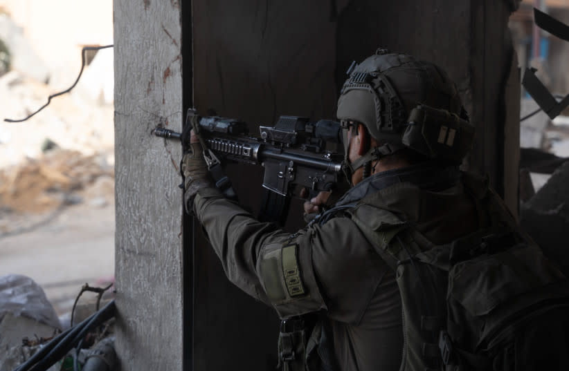 Soldado de las IDF opera en la Franja de Gaza.