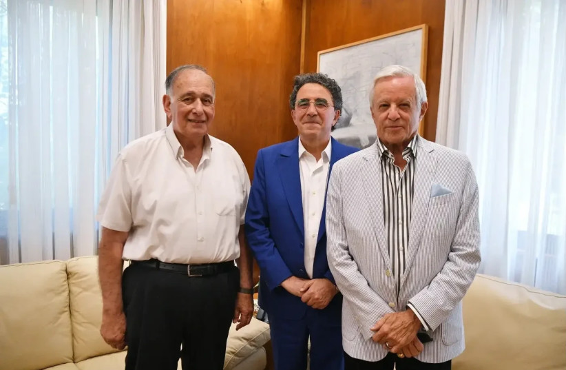  From the left: Natan Bernstein - the representative of the Jewish donor, architect Santiago Calatrava and Haifa's mayor, Yona Yahav. (credit: Reuven Cohen, Haifa Municipality spokesman)