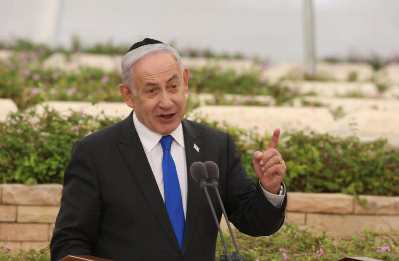 El primer ministro israelí, Benjamin Netanyahu, asiste a la ceremonia estatal en memoria de los mártires de Altalena en el cementerio de Najalat Itzjak en Givatayim, Israel, el 18 de junio de 2024.