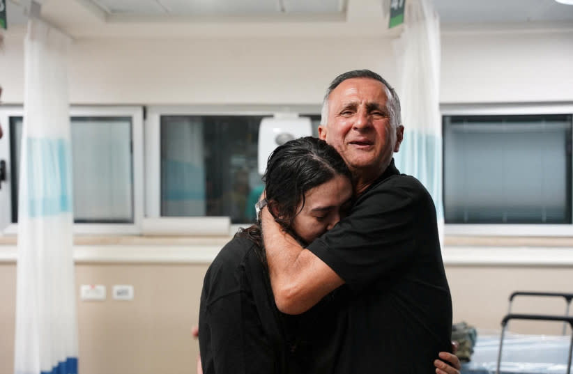 Noa Argamani se reúne con su padre el 9 de junio de 2024