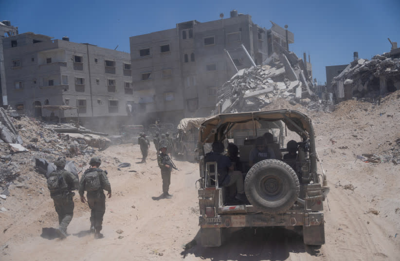 Soldados israelíes operan durante una operación terrestre en el sur de la Franja de Gaza, en medio del conflicto entre Israel y Hamás, el 3 de julio de 2024.