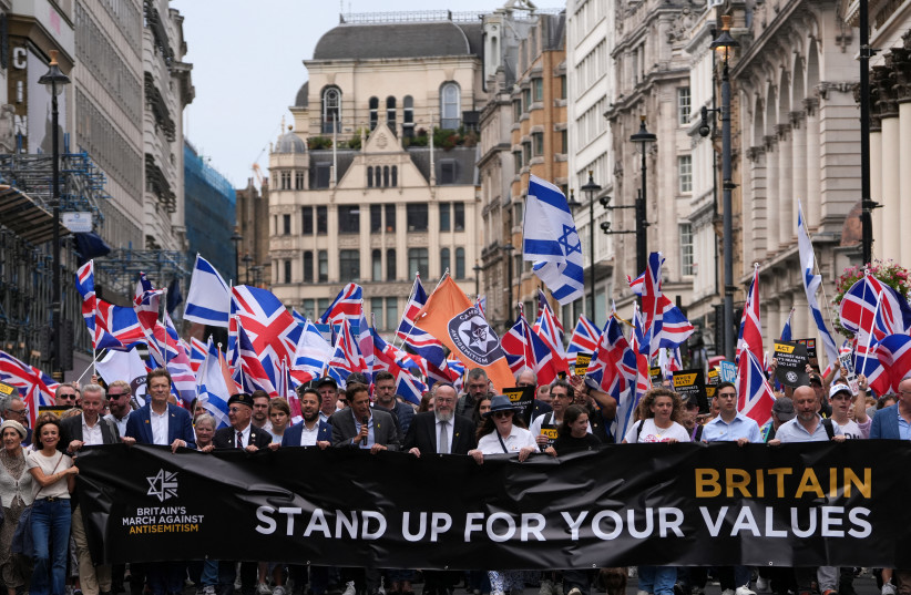 Former Conservative cabinet minister Michael Gove, Reform UK deputy leader Richard Tice, and Chief Rabbi Ephraim Mirvis lead a ‘march against antisemitism’ in central London, in September 2025.