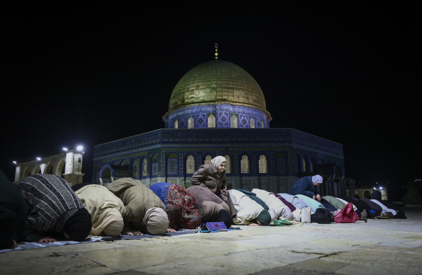 Muslim worshippers pray at the Al-Aqsa Mosque compound in Jerusalem’s Old City, marking the beginning of the holy Muslim month of Ramadan, February 17, 2026.