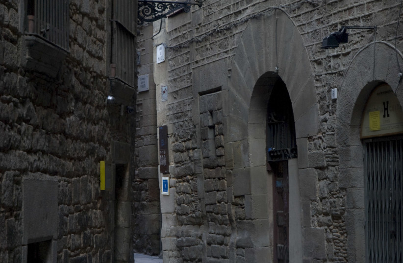 Carrer del Call in Barcelona’s old Jewish quarter, where Crescas was born.