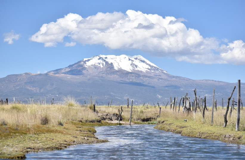 Nevado Sara Sara, Peruvian volcano located in the extreme south of the department of Ayacucho, near the border with Arequipa, February 25, 2026.